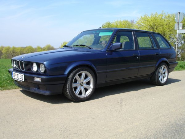 Lazurblauer E30 touring