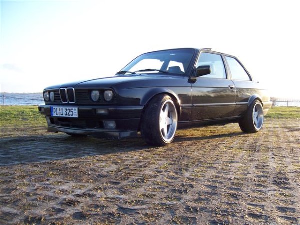 BMW E30 328i 24V