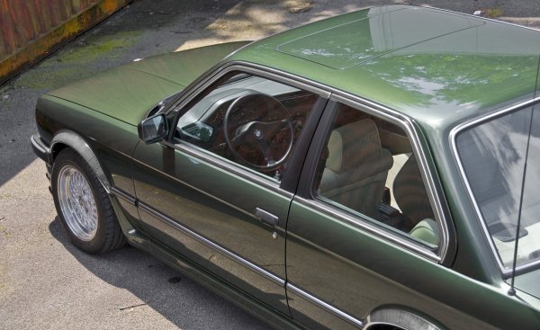 BMW E30 320i VFL Malachitgrün