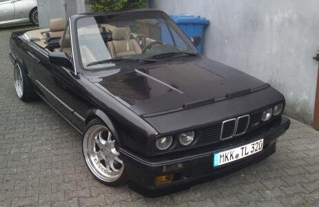 So gings nicht mehr... Nach einem kleinen Rempler im letzten (ALLERLETZTEN!!!) Winter wurden Vorarbeiten gemacht, die nicht ordentlich durchgezogen wurden... Spachtel der rissig wurde... Rostblümchen die raus kamen... Cleaningmaßnahmen die einfach 