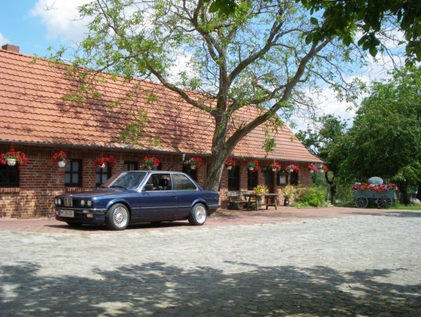 vor einem Restaurant