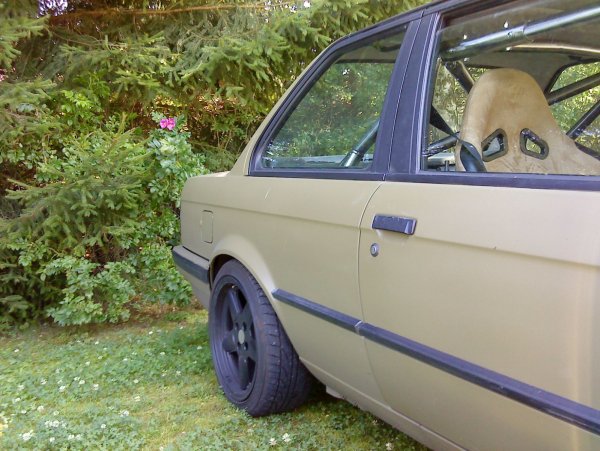 Des Försters matt-olives Spielmobil