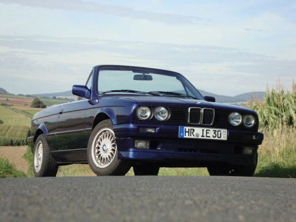 BMW E30 318i Cabrio Mauritiusblau-metallic