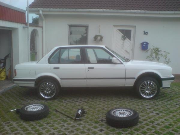 nein damit habe ich ihn nicht gequält die sind von einem anderen auto wollt ihn nurmal probe stehen :) <br>die sind viel zu klein oder das auto viel zu hoch man kann es sich aussuchen :D