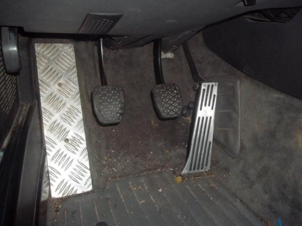 fertige pedalerie (mit den e34 pedalen)