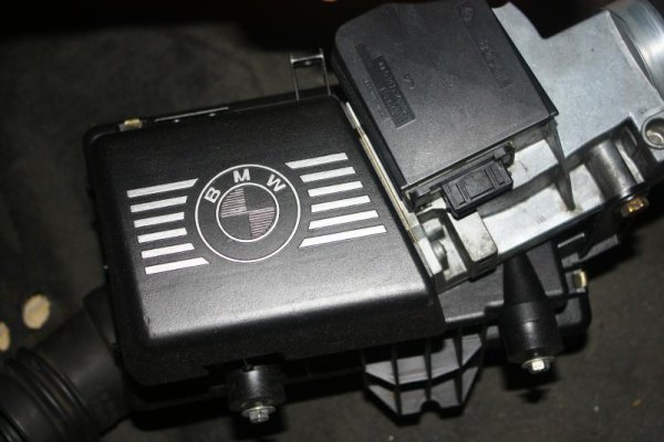 ...damit es optisch zum Ventildeckel und der Ansaugbrücke passt ;-)