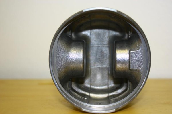 Der erste Grundgereinigte Kolben