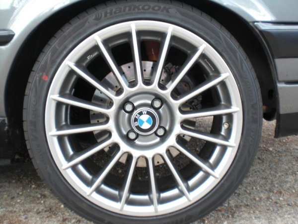 Bremse hinten<br>294x19 gelocht von E36<br>Sättel E34 540i<br>Beläge ATE