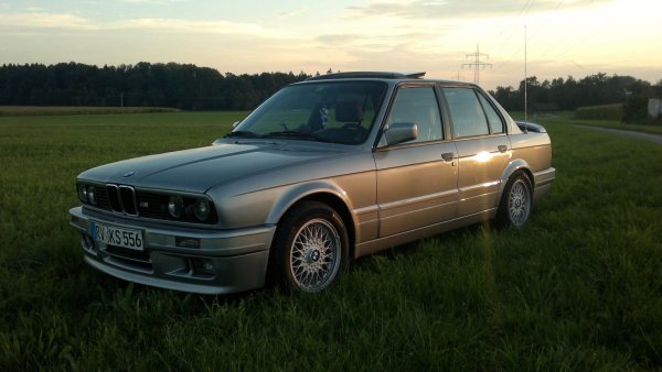 Kai_s_E30_im_Schein_der_untergehenden_Sonne