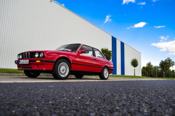 320i Zinnoberrot