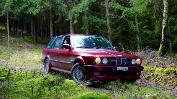 BMW 325iX Touring bei Metzels / Thüringen am 06.12.2014