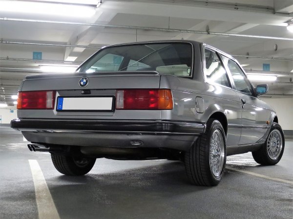 BMW 325i in der Tiefgarage