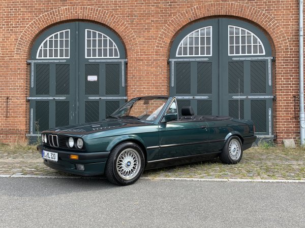 320i Cabrio im Sonderlack „islandgrün“