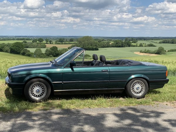 320i Cabrio im Sonderlack „islandgrün-metallic“