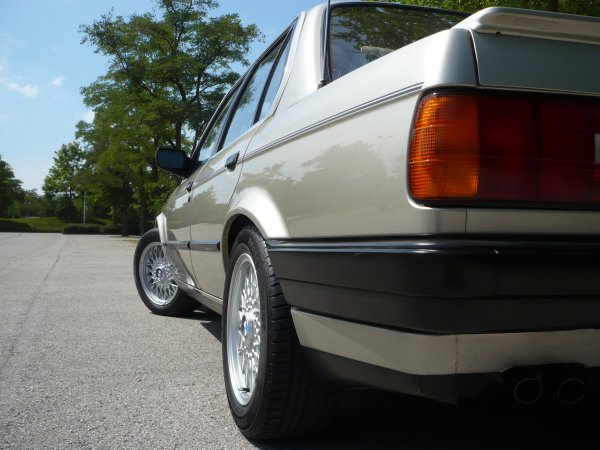 320i_Sommer_Seite_Heck