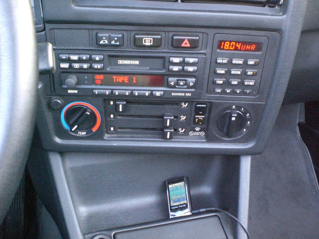 Gutes radio welches sich im e30 integriert! Optimal mit USB/SD-Karte -  Car-HiFi & Navigation 