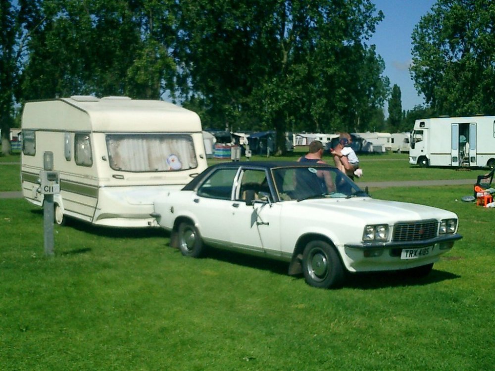 Opel Commodore mit Wohnwagen.jpg