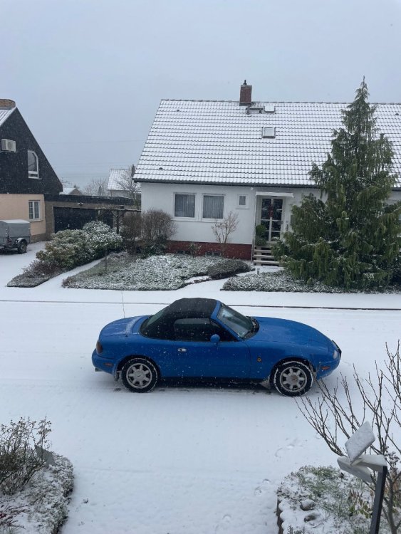 Mazda im Schnee 2023.jpg