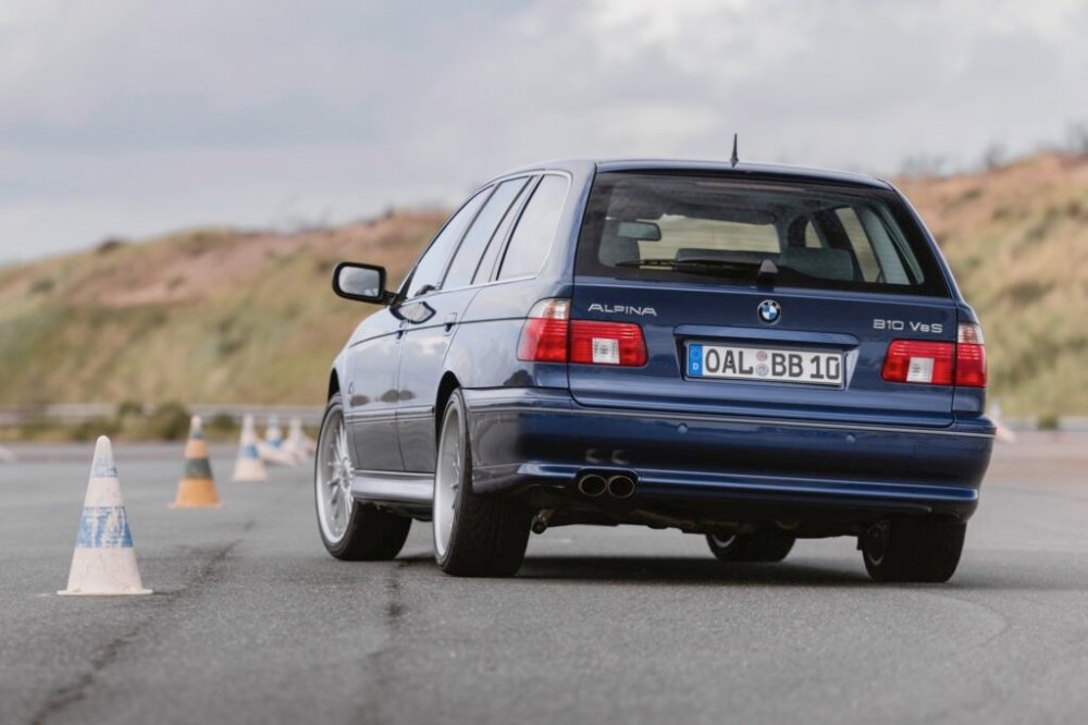 BMW-Alpina-B10-V8-S-Touring-E39-LCI-5er-Alpinablau-04-1024x681.jpg