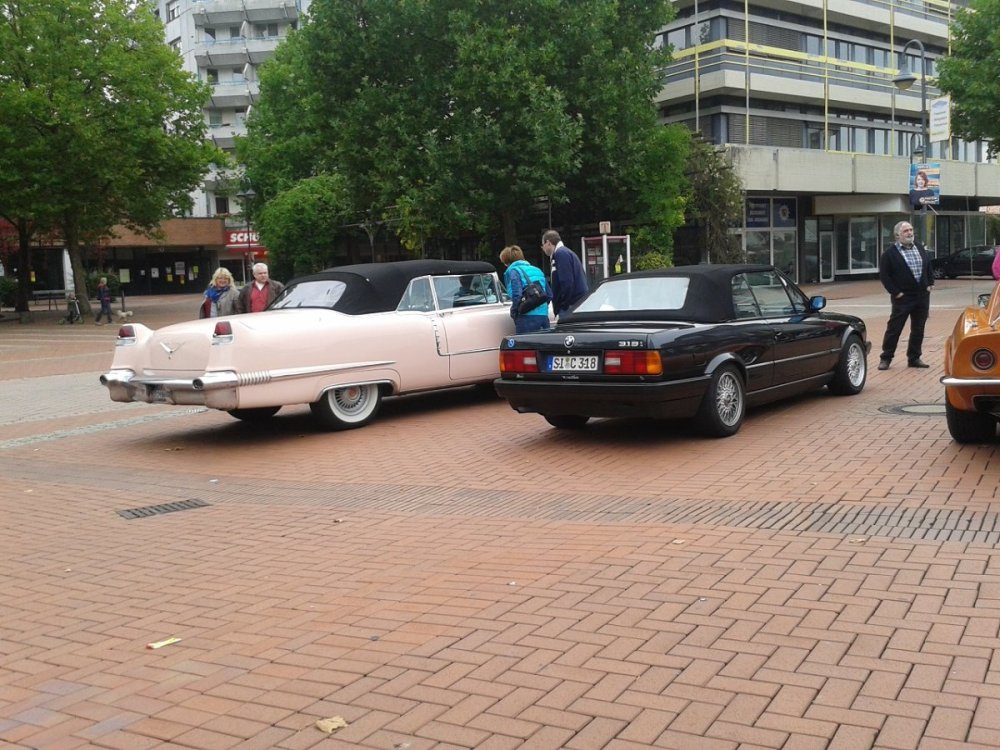 E30 und Cadillac 1956.jpg
