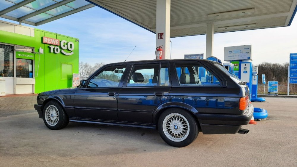 325i_Touring_2024_1.jpg