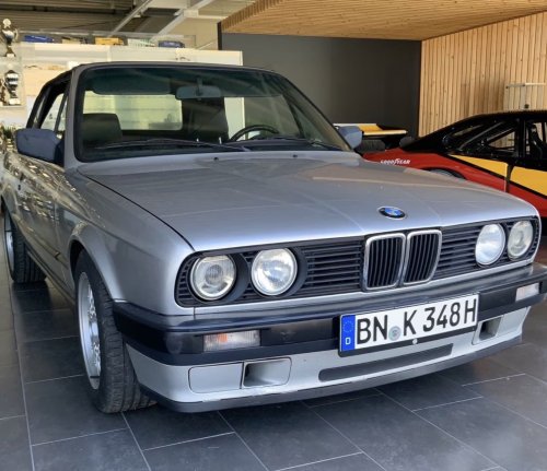 Mehr Informationen zu "BMW 318i Cabrio Leder"
