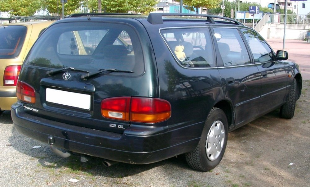 Toyota_Camry_Kombi.jpg